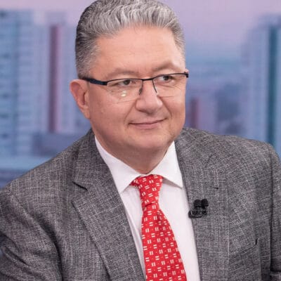 Enrique Campos participa en Despierta de Noticieros Televisa y es titular de Paralelo 23 en Foro TV