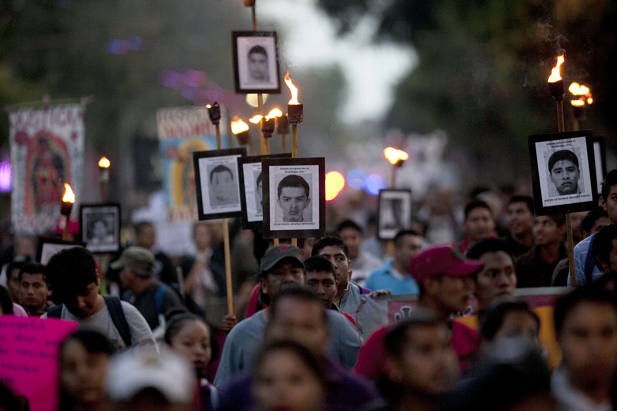 Manifestación por las desapariciones de Ayotzinapa, a 3 meses de la noche de Iguala.