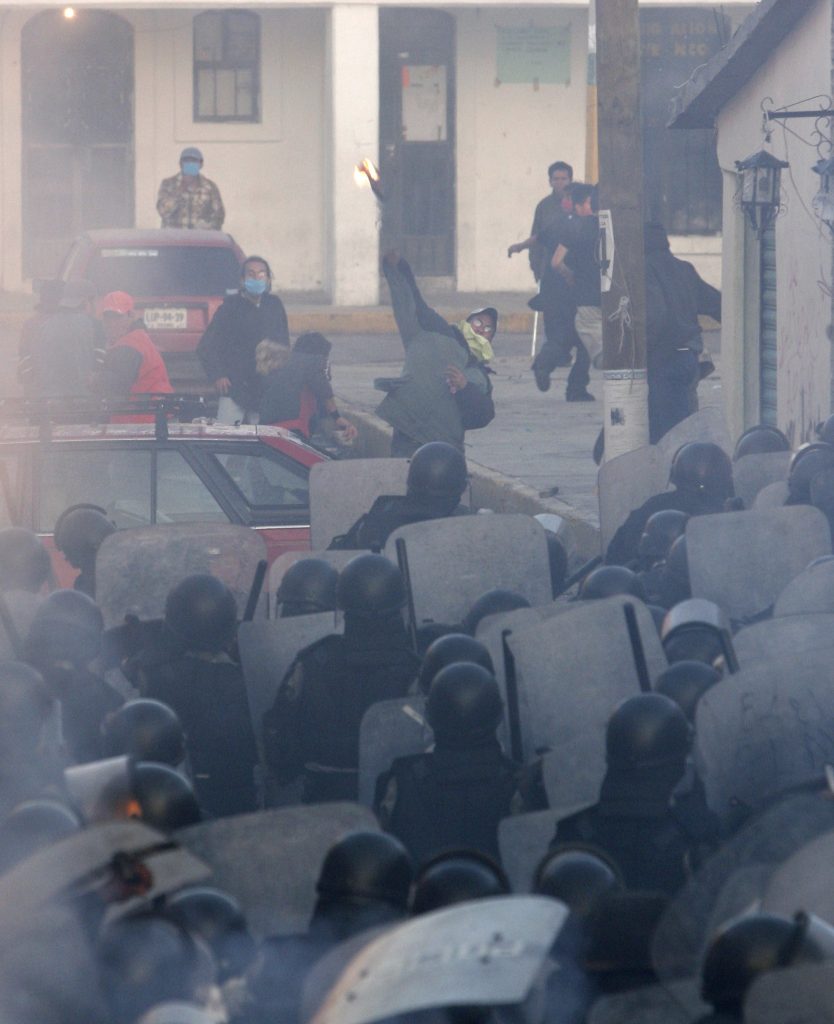 Policías y manifestantes se enfrentaron en San Salvador Atenco el 4 de mayo del 2006.