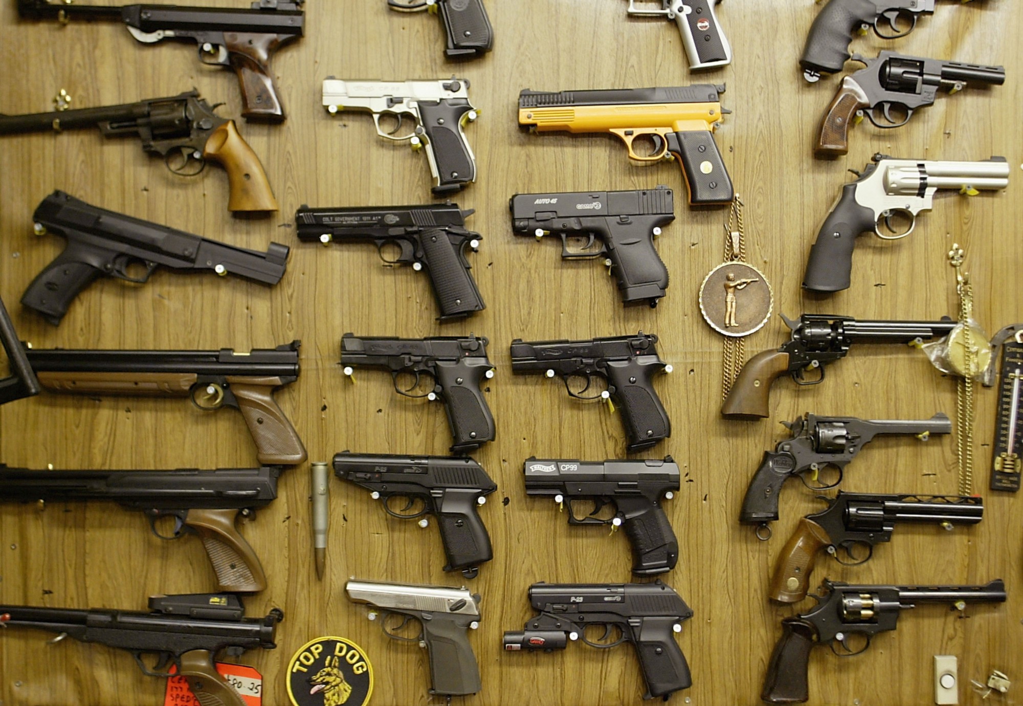 Venta de armas, armamento, trafico de armas, comercio de armas, armas de fuego, pistolas