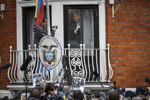 Defensa de Assange presenta acción legal contra Ecuador