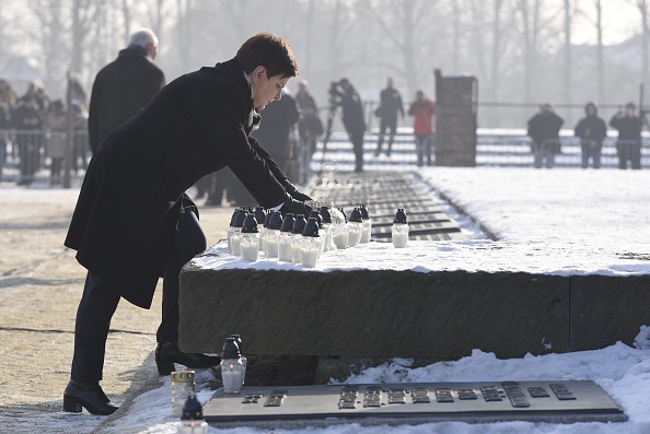 Decenas de sobrevivientes rinden homenaje a las víctimas de Auschwitz