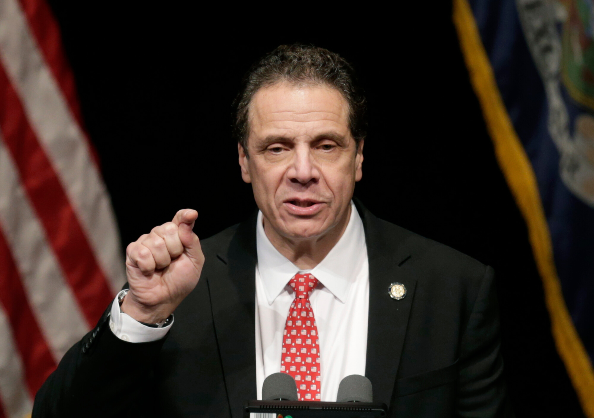 Demandan al gobernador de Nueva York por ignorar quejas de acoso sexual