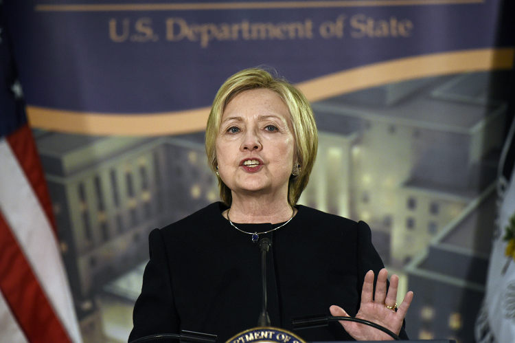 La exsecretaria de Estado Hillary Clinton habla en una recepción celebrada en el Pabellón del Centro de Diplomacia de los Estados Unidos en Washington.