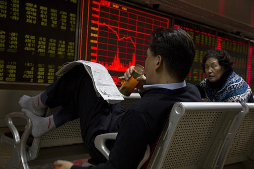 Inversionistas chinos reaccionan por crecimiento del PIB nacional (AP)