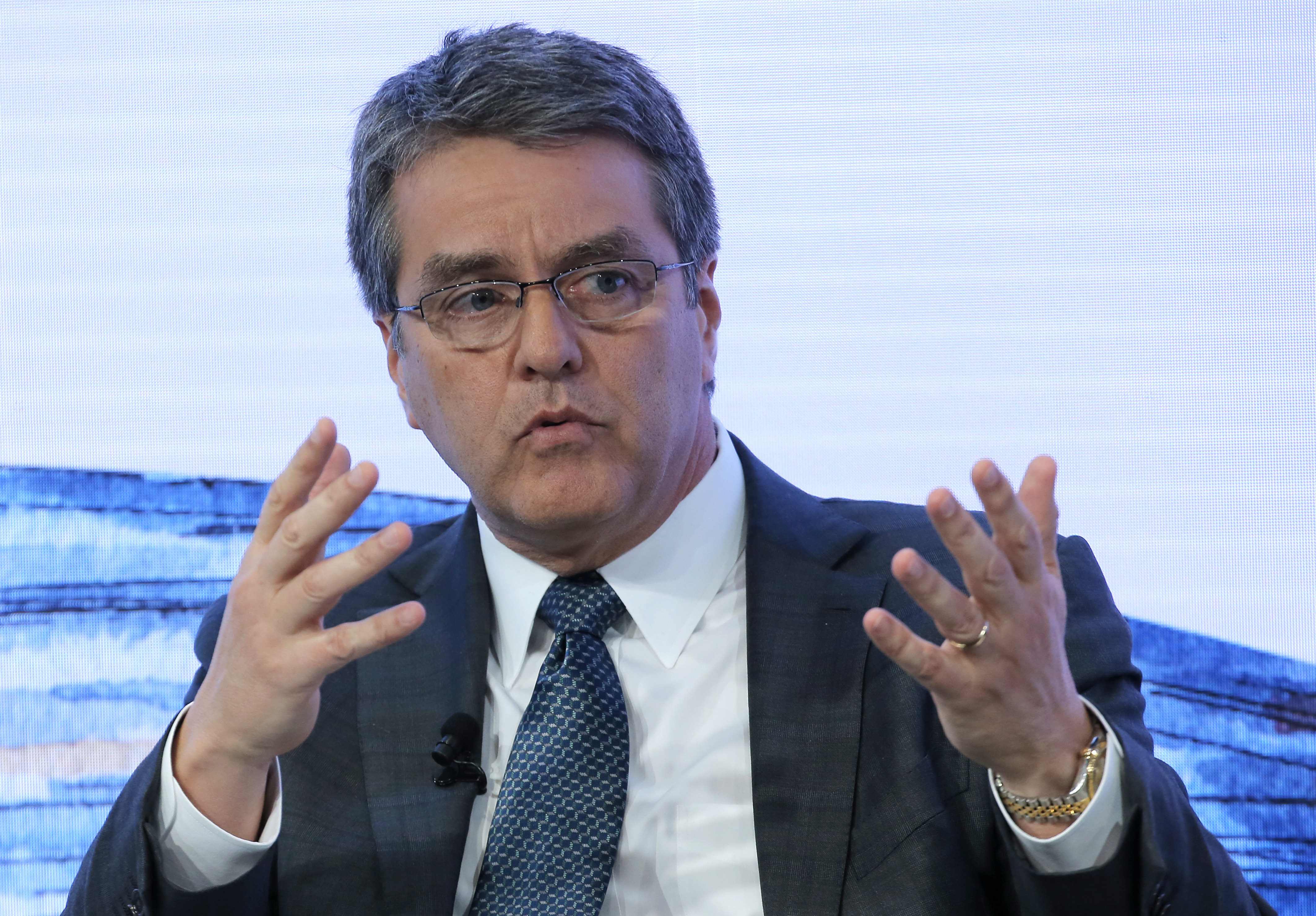 Roberto Azevedo, director general de la OMC, durante un discurso en la reunión anual del Foro Económico Mundial en Davos, Suiza (AP)