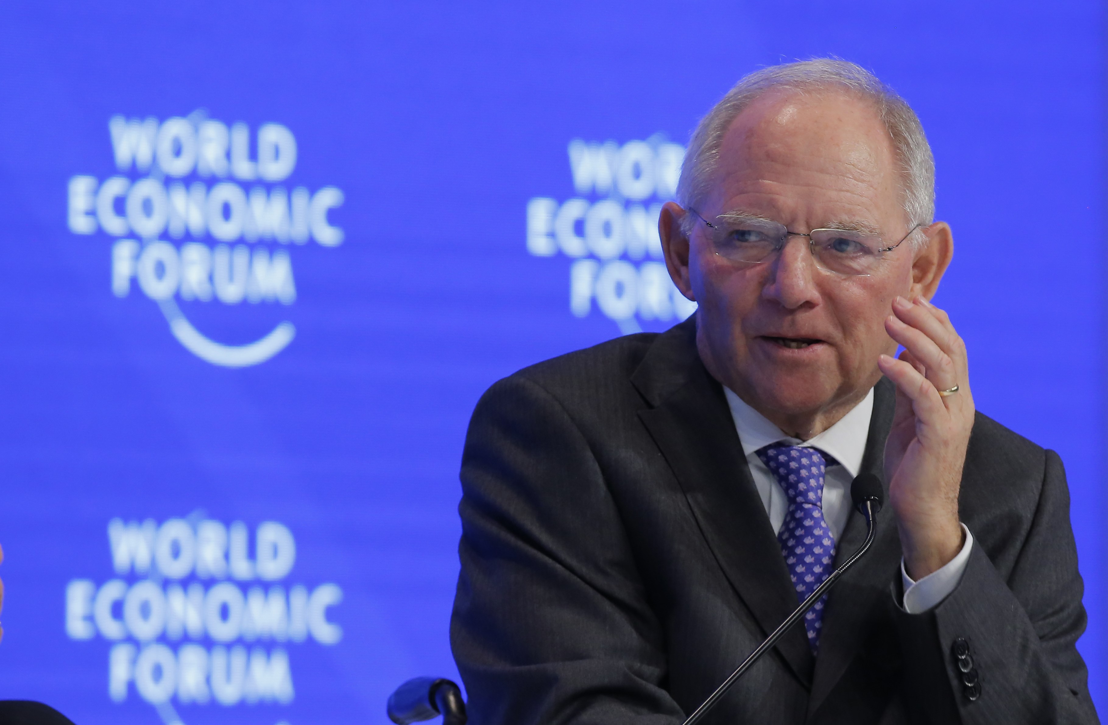 El ministro alemán de Finanzas, Wolfgang Schaeuble, durante la reunión anual del Foro Económico Mundial en Davos, Suiza (AP)