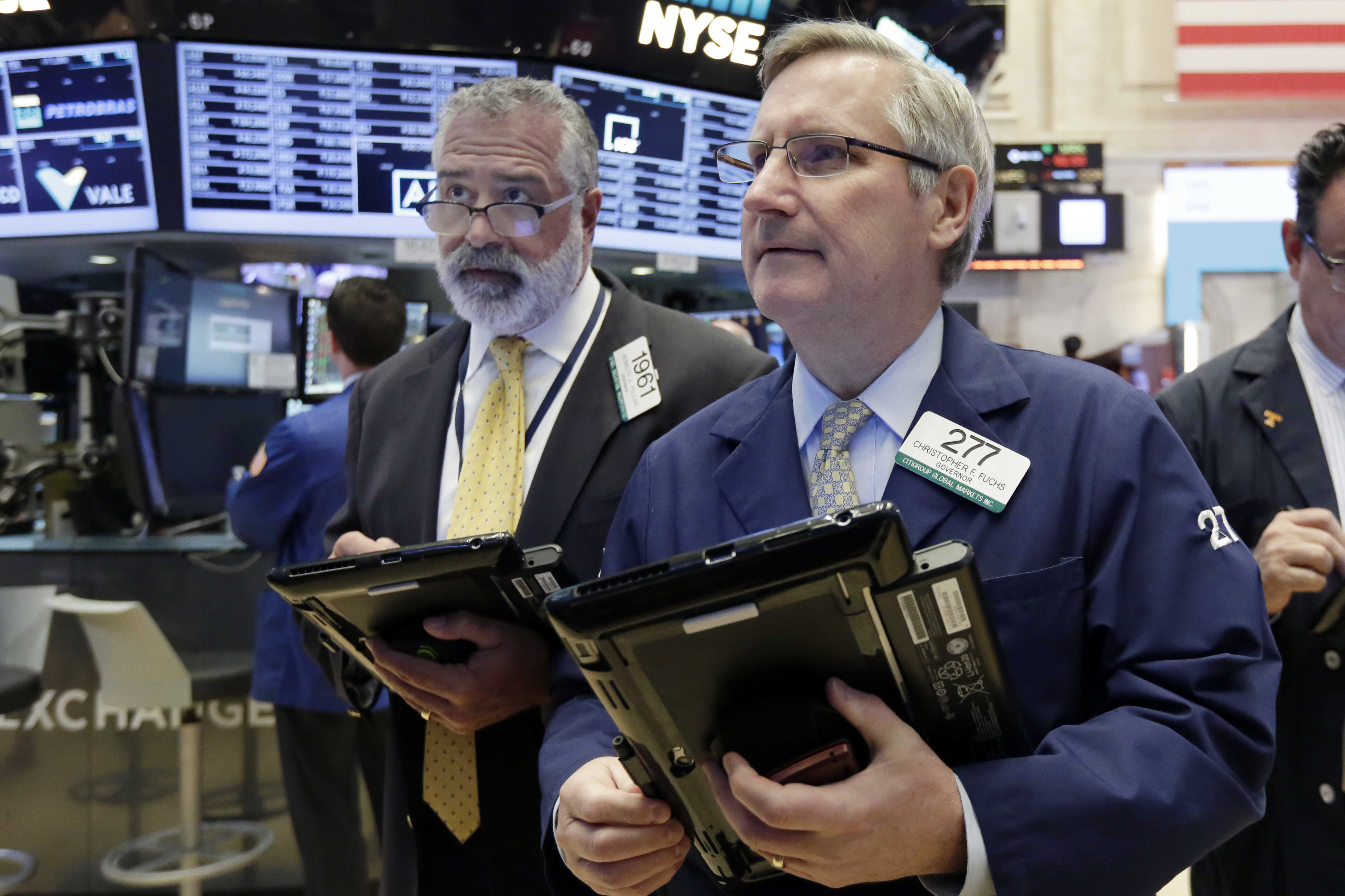 Inversionistas de la Bolsa de Nueva York durante la apertura de sesión (AP)