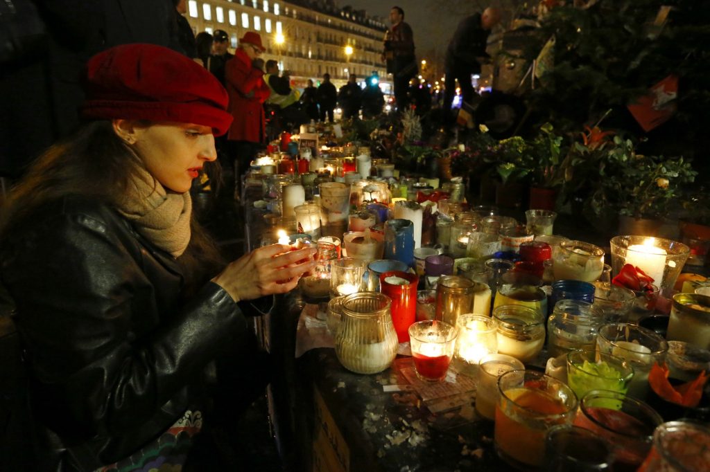 Memorial público en honoro a los muertos en el ataque a Charlie Hebdo.