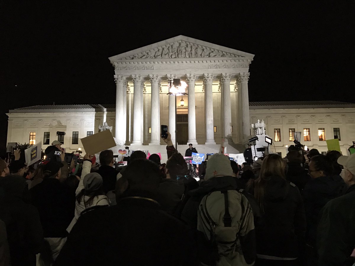 Cientos protestan en Washington por la nominación de Neil Gorsuch a la Corte Suprema.