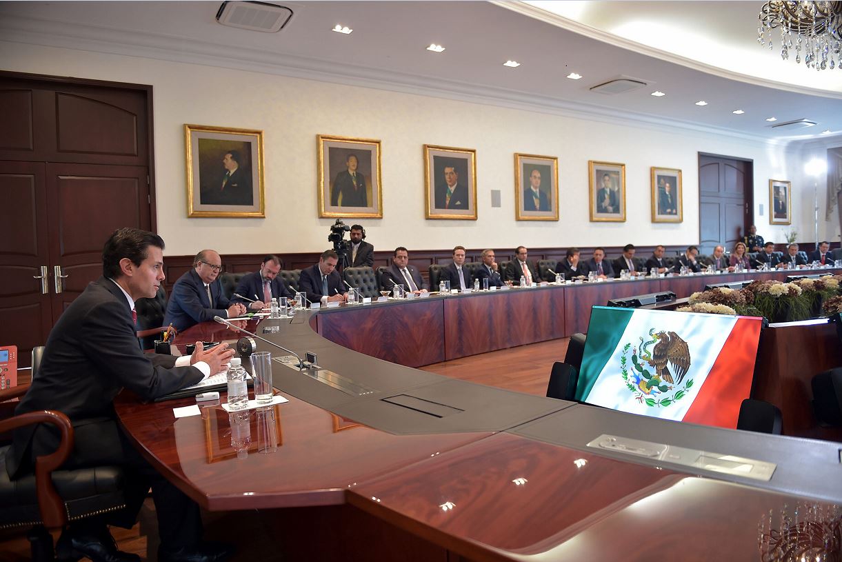 El presidente peña Nieto se reunió por cuatro horas con los gobernadores, en Los Pinos.