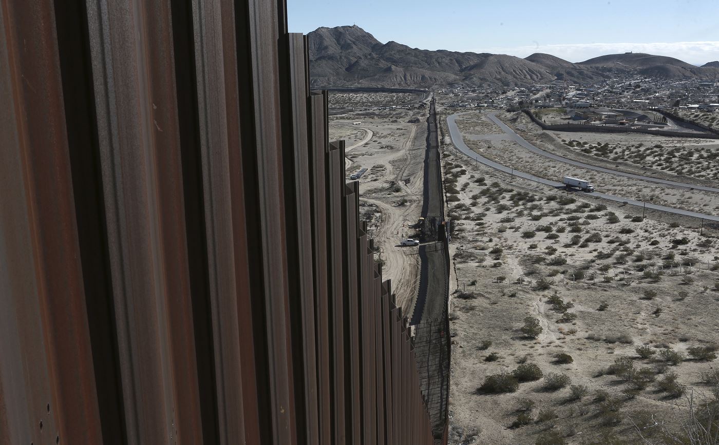 Sector del muro construido en la frontera de México con Estados Unidos (AP, archivo)