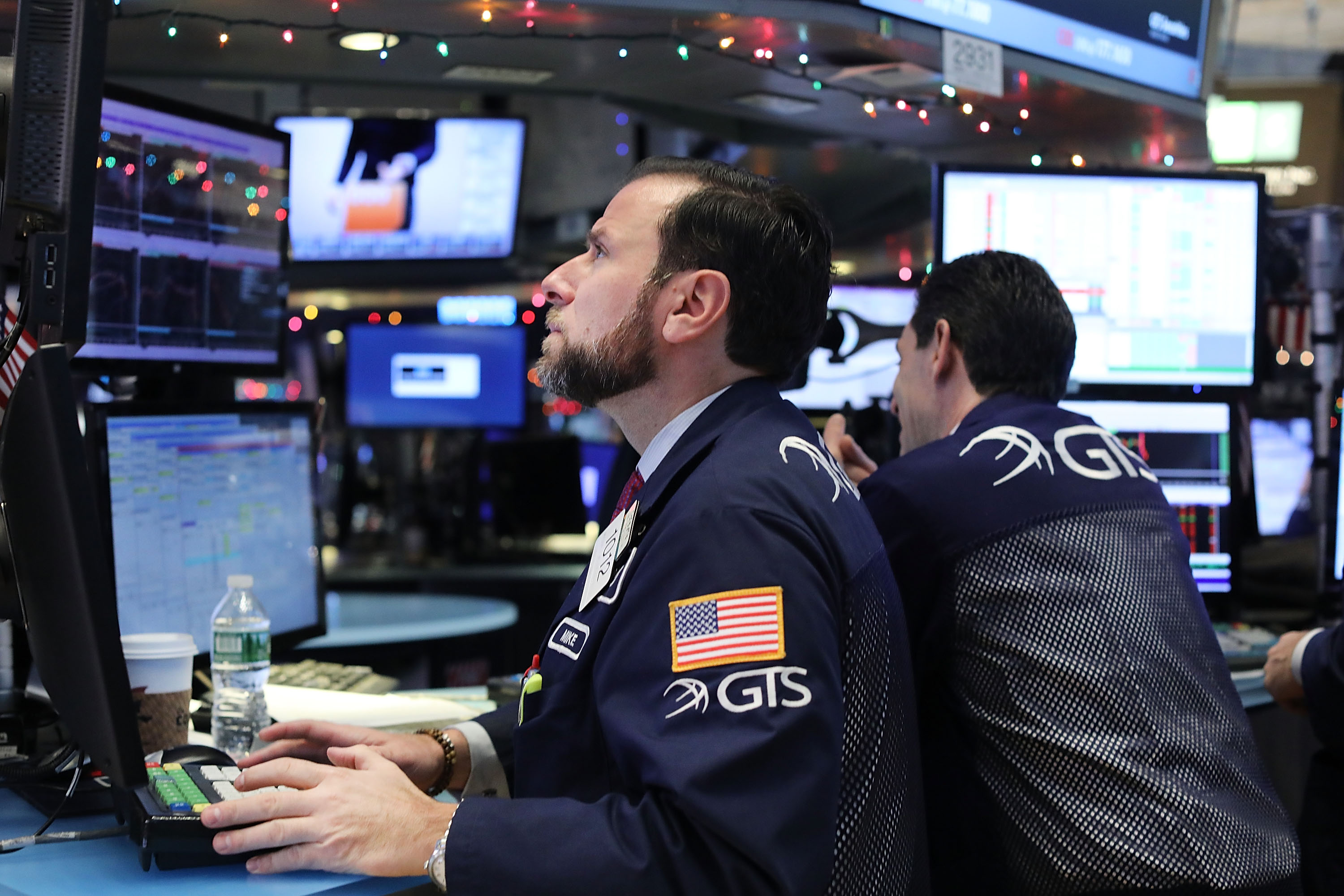 Operador de la Bolsa de Nueva York en el inicio de la jornada bursátil (Getty Images)