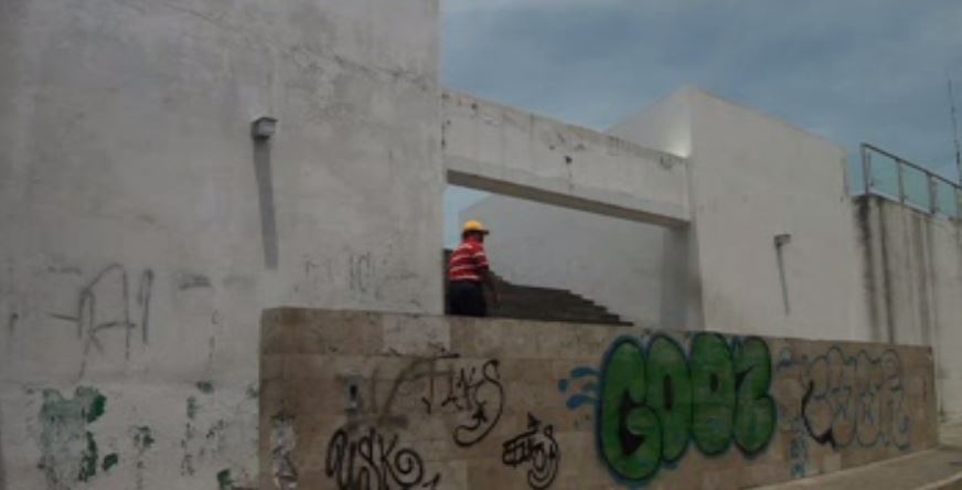 Grafitis y espectaculares afectan recinto histórico de Villahermosa, Tabasco