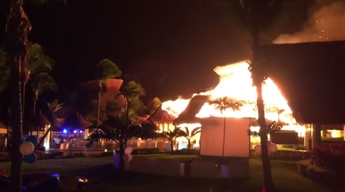 Corto circuito provoca incendio en hotel de Tulum, Quintana Roo