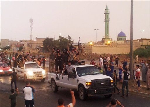 Militantes del Estado Islámico en Mosul, Irak. (Archivo/AP)