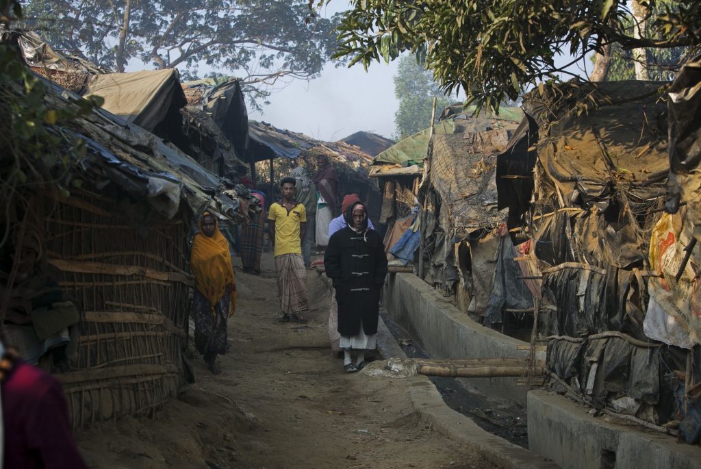 Refugiados musulmantes apátridas del pueblo Rohinyá, conocidos como el más oprimido del mundo, en el campo Kutapalong luego de escapar de Bangladesh a Myanmar en la década de 1970.