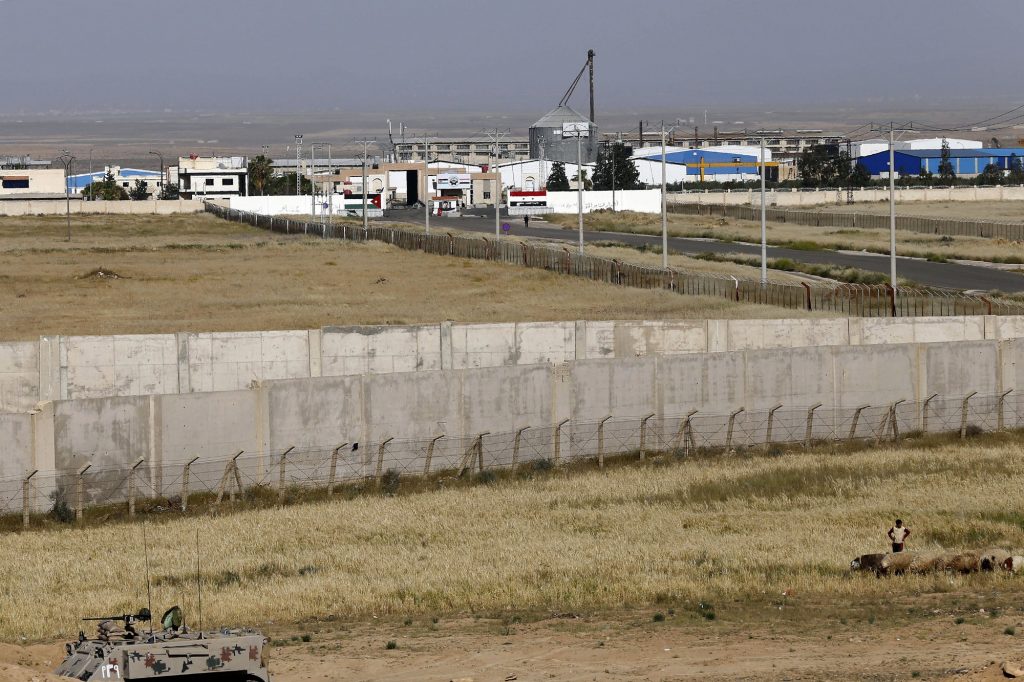 Muro fronterizo que separa Jordania e Irak