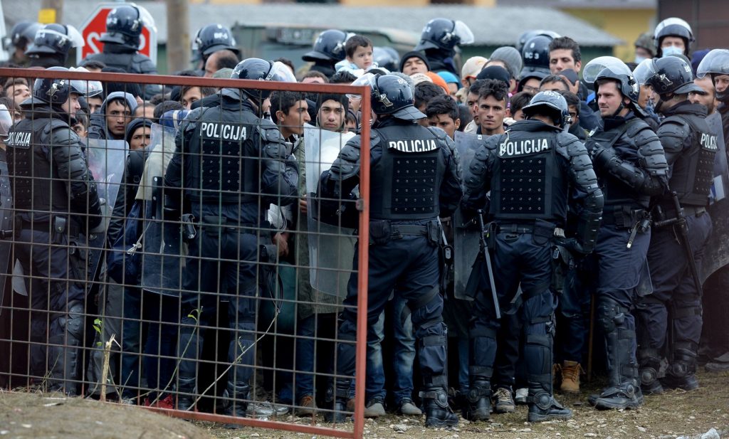 Migrantes en el área de contención en Dobova, Eslovenia