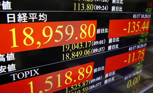 Información de la Bolsa de Tokio (Getty Images)