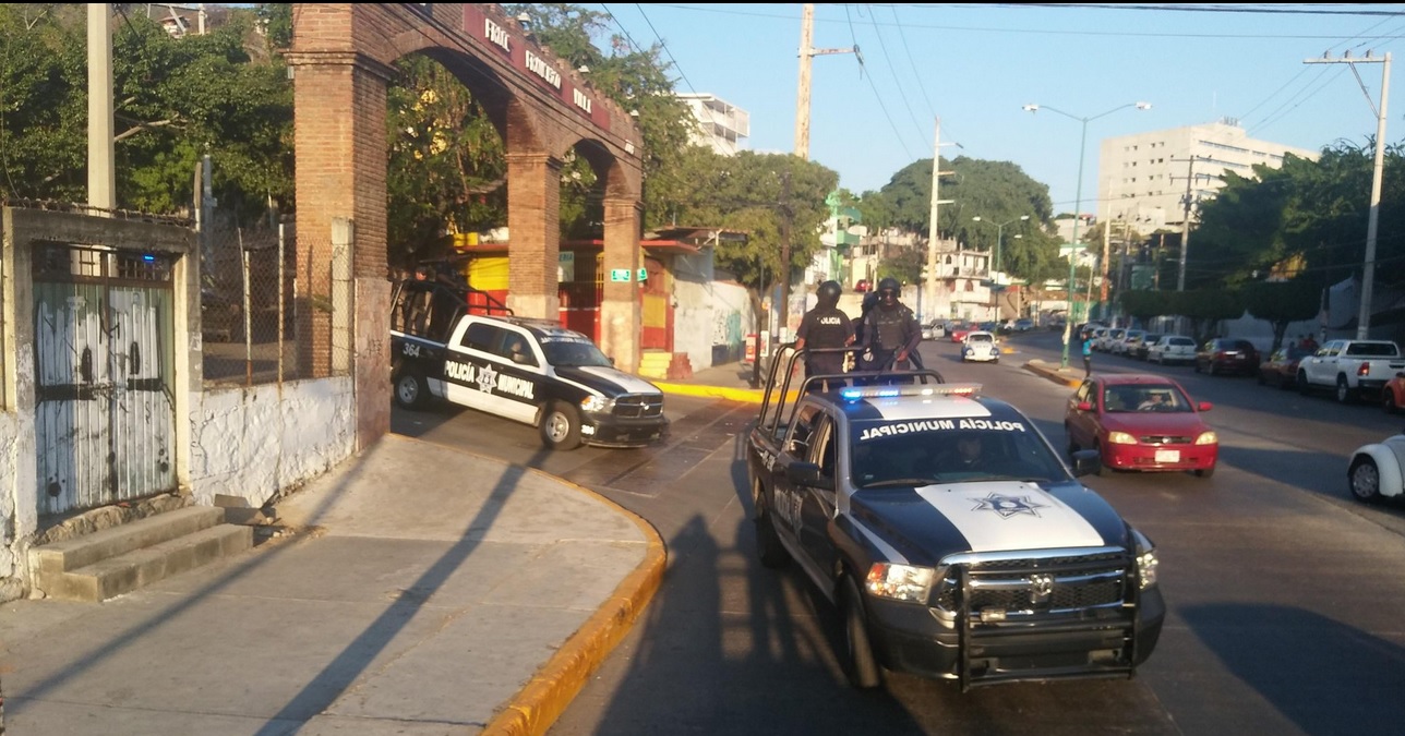 Recorridos de seguridad por parte de policías municipales y estatales en Acapulco.