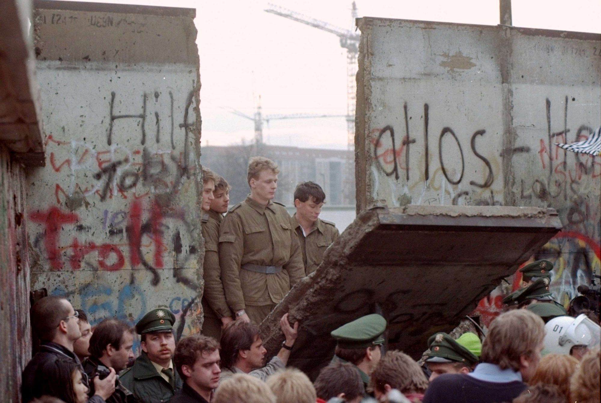 Desmantelamiento del muro de Berlín en 1989.