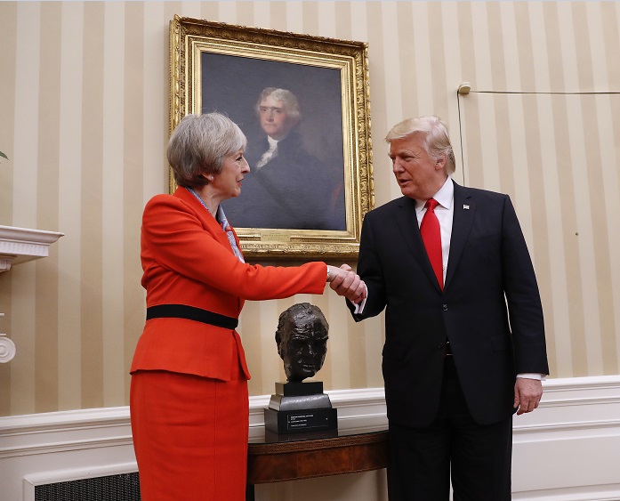 Theresa May y Donald Trump durante la visita de la primera ministra británica a la Casa Blanca. (AP, archivo)