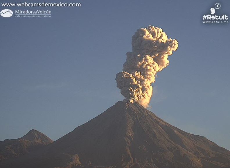 Volcán de Fuego de Colima registra fumarola de 2 mil metros