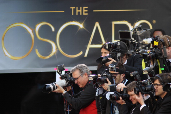 Los fotógrafos cubren la llegada de las celebridades a la alfombra roja los Premios Óscar. (Getty Images/Archivo)