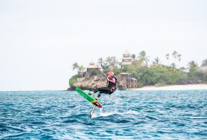 Así que, durante su mandato, Obama 'no pudo surfear ni disfrutar de otros deportes acuáticos ni hacer muchas de las cosas que le gustan', relata Branson en su blog