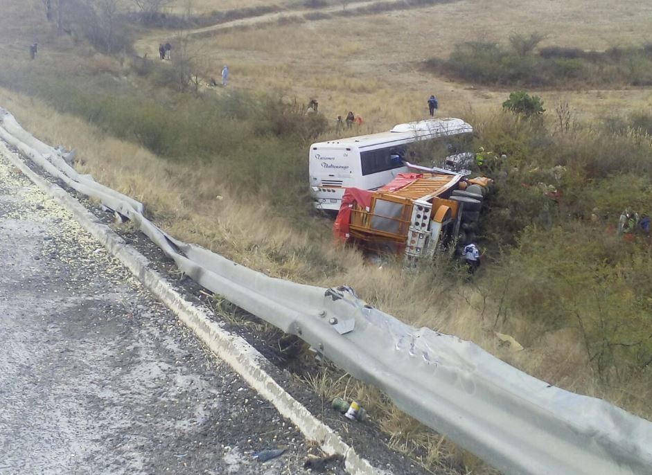Accidente en carretera de Oaxaca (Twitter @CNEOax)