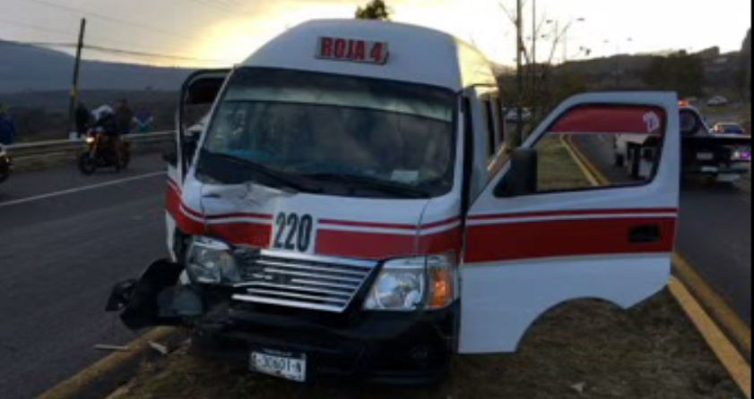 Accidente carretero en Michoacán causa 10 lesionados