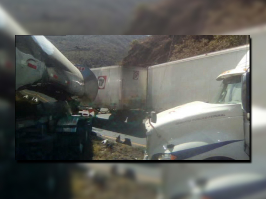 Dos accidentes afectan la autopista Veracruz-Puebla; un tráiler impacta a otro en el kilómetro 246+300