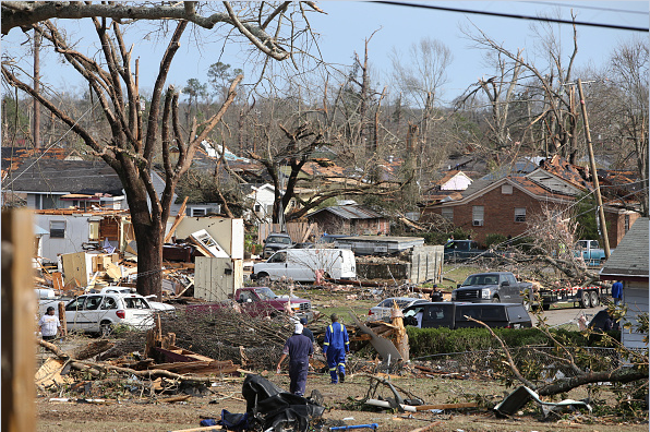 Al menos cuatro tornados castigaron el estado de Luisiana y uno azotó en Mississippi.