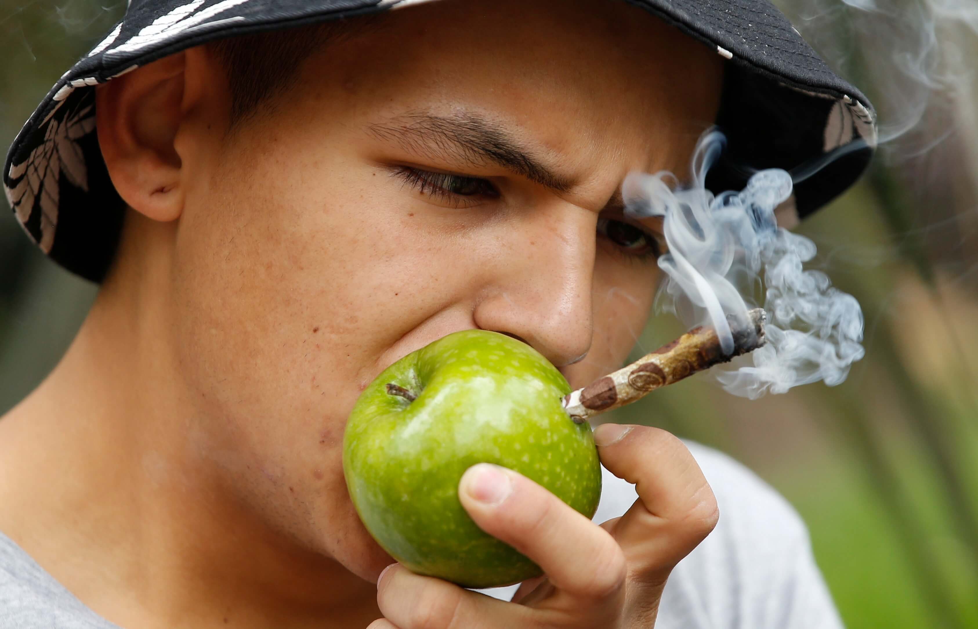 Jóvenes capitalinos perciben un menor riesgo en el consumo de drogas