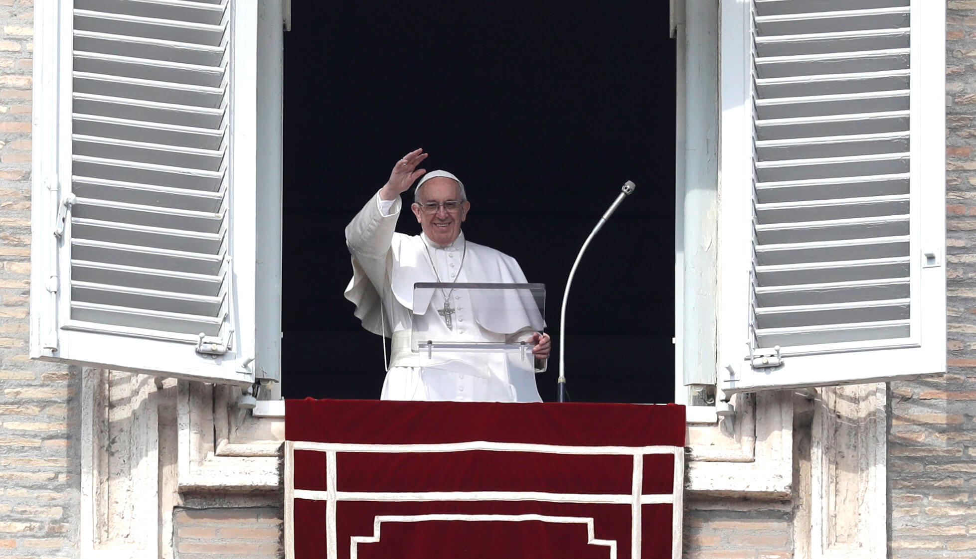 Antes del rezo del Ángelus ante la plaza de San Pedro, el papa Francisco lamentó que en la actualidad insultar se haya convertido en una costumbre. (AP)