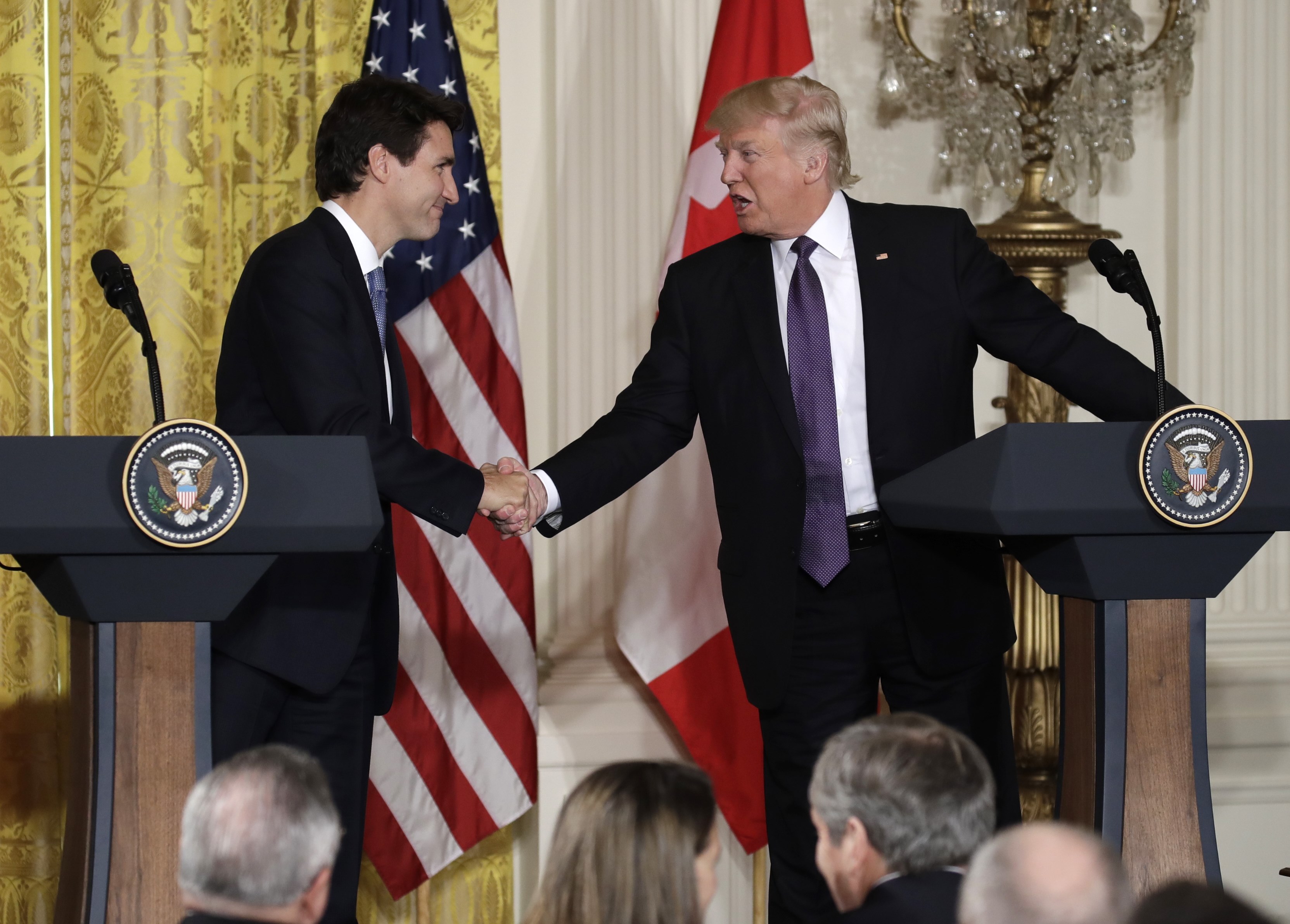 El presidente de EU, Donald Trump y el primer ministro canadiense, Justin Trudeau durante su conferencia de prensa conjunta en la Casa Blanca (AP)