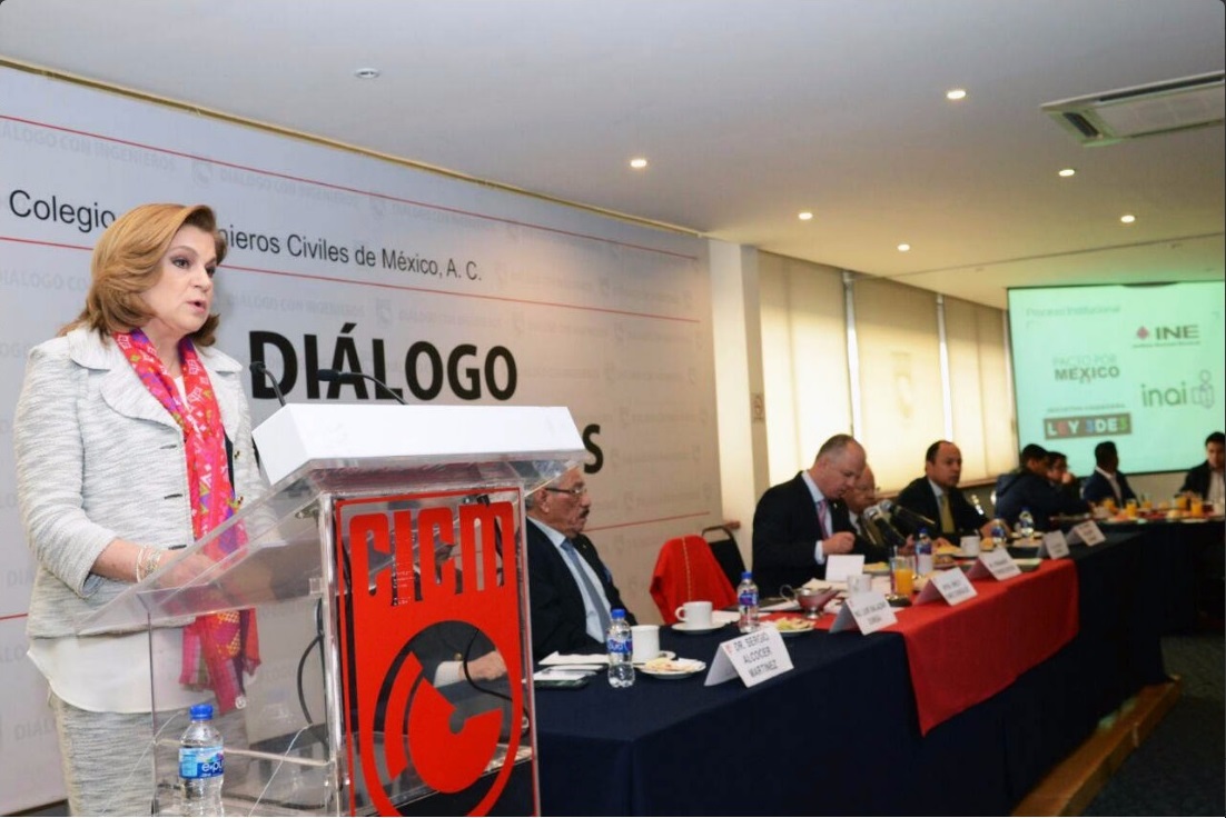 Arely Gómez, secretaria de la Función Pública, dialoga con miembros del Colegio de Ingenieros Civiles de México; afirma que combatir la corrupción ayudaría a mejorar el crecimiento económico y el empleo