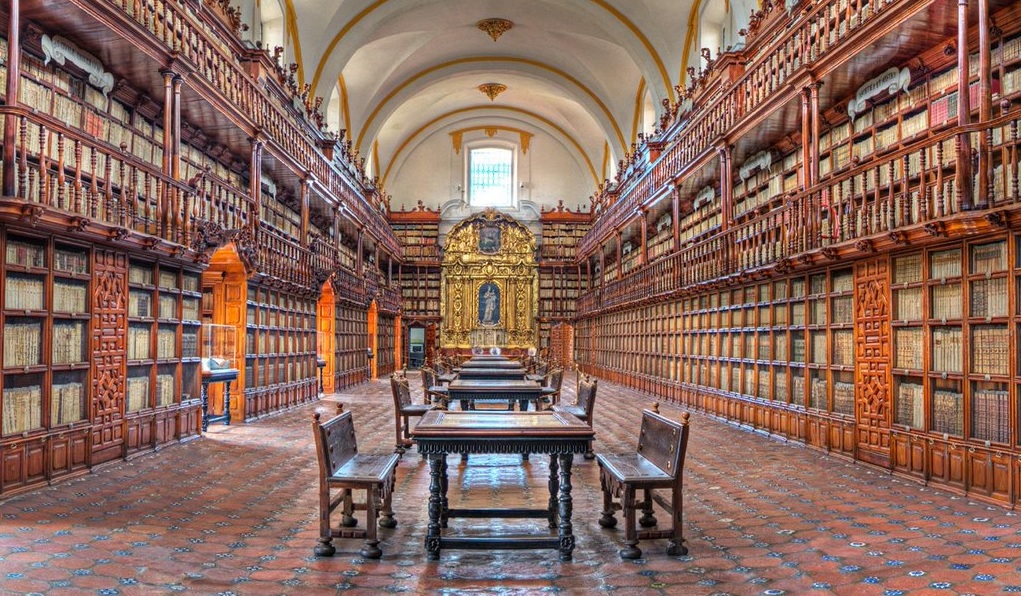 La Biblioteca Palafoxiana fue fundada en 1646.