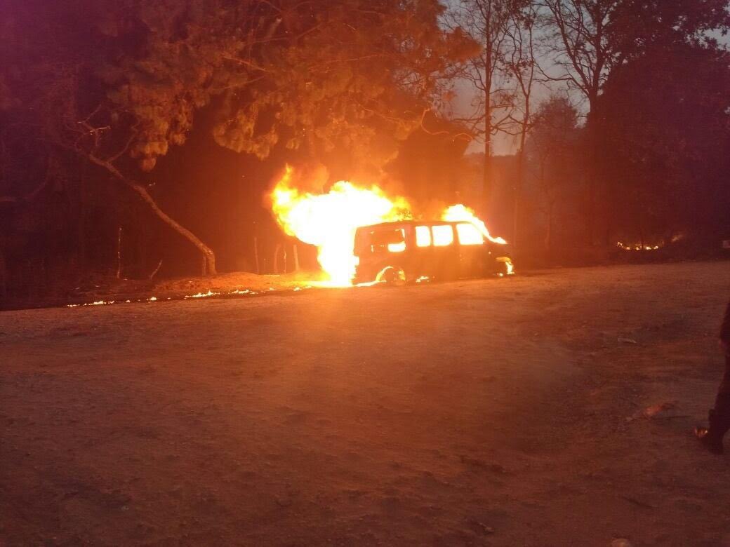 Camioneta que transportaba gasolina se incendia al norte de Cuernavaca, Morelos. (Noticieros Televisa).