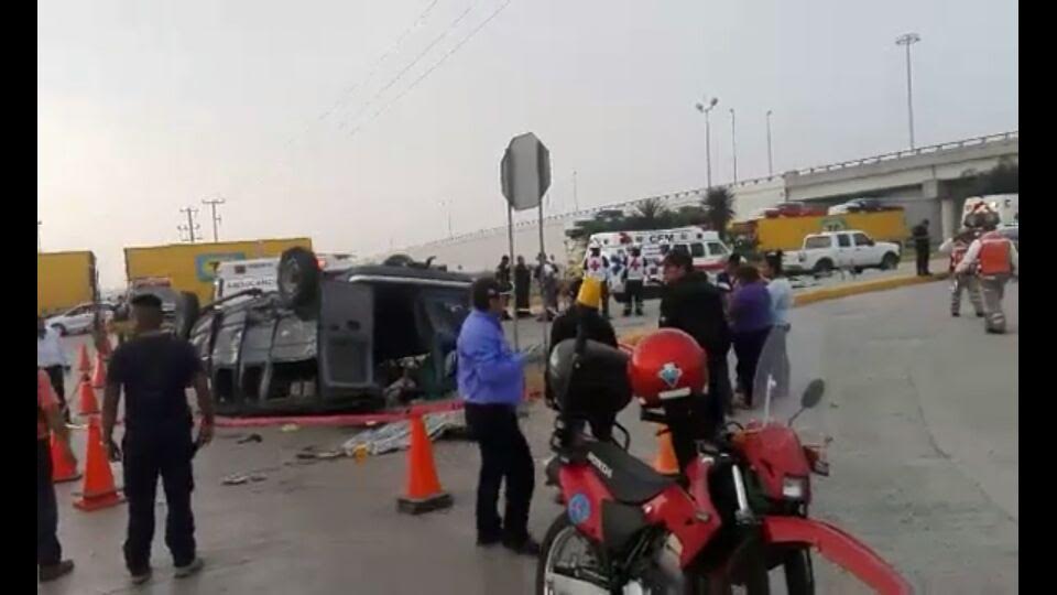 Choque entre un camión de volteo y una camioneta deja un muerto y 17 heridos en Tamaulipas. (Noticieros Televisa)