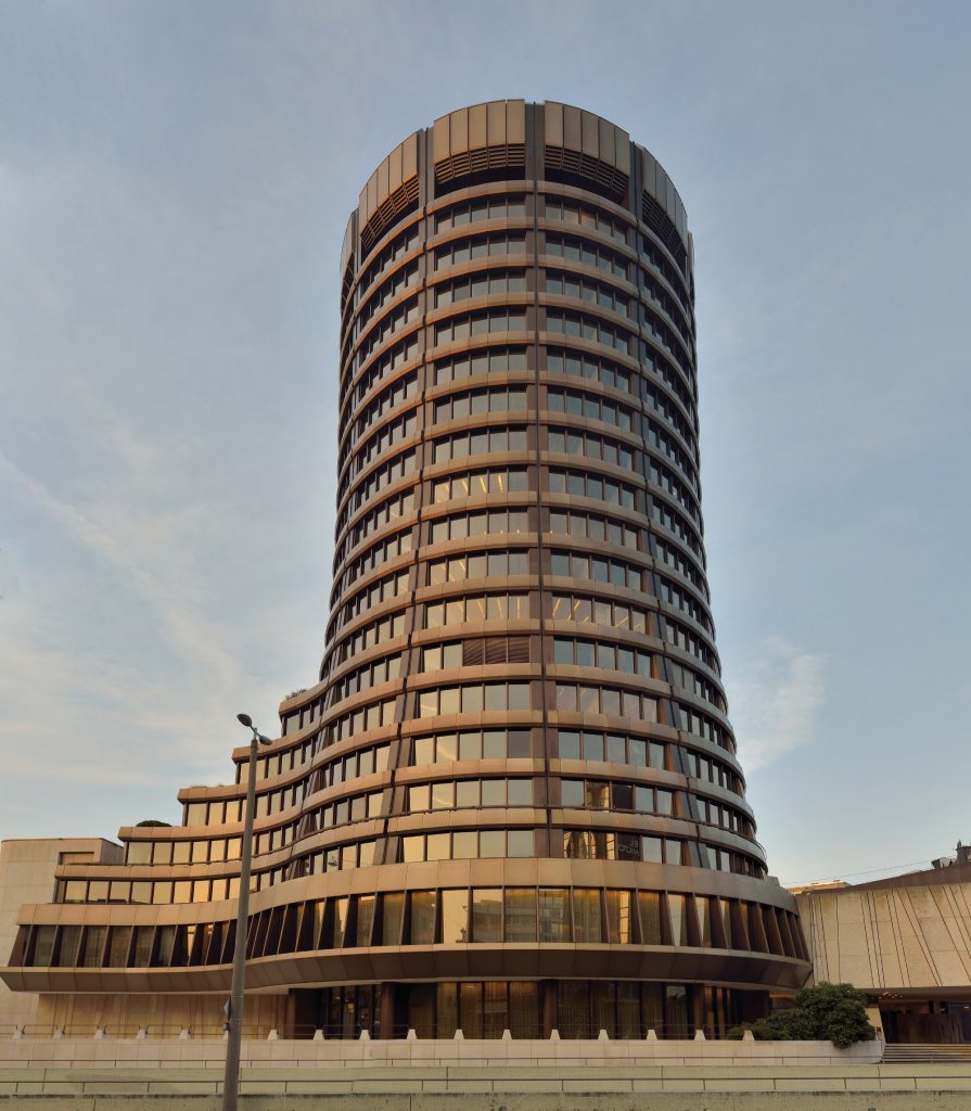 Edificio central del Bank for International Settlements en Basilea, Suiza