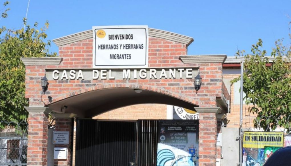 La Casa del Migrante, en Ciudad Juárez, Chihuahua, da albergue a los migrantes de todas las nacionalidades que llegan a la frontera con la intención de cruzar a EU; hoy se prepara para atender a quienes regresen de ese país. (Redes sociales)