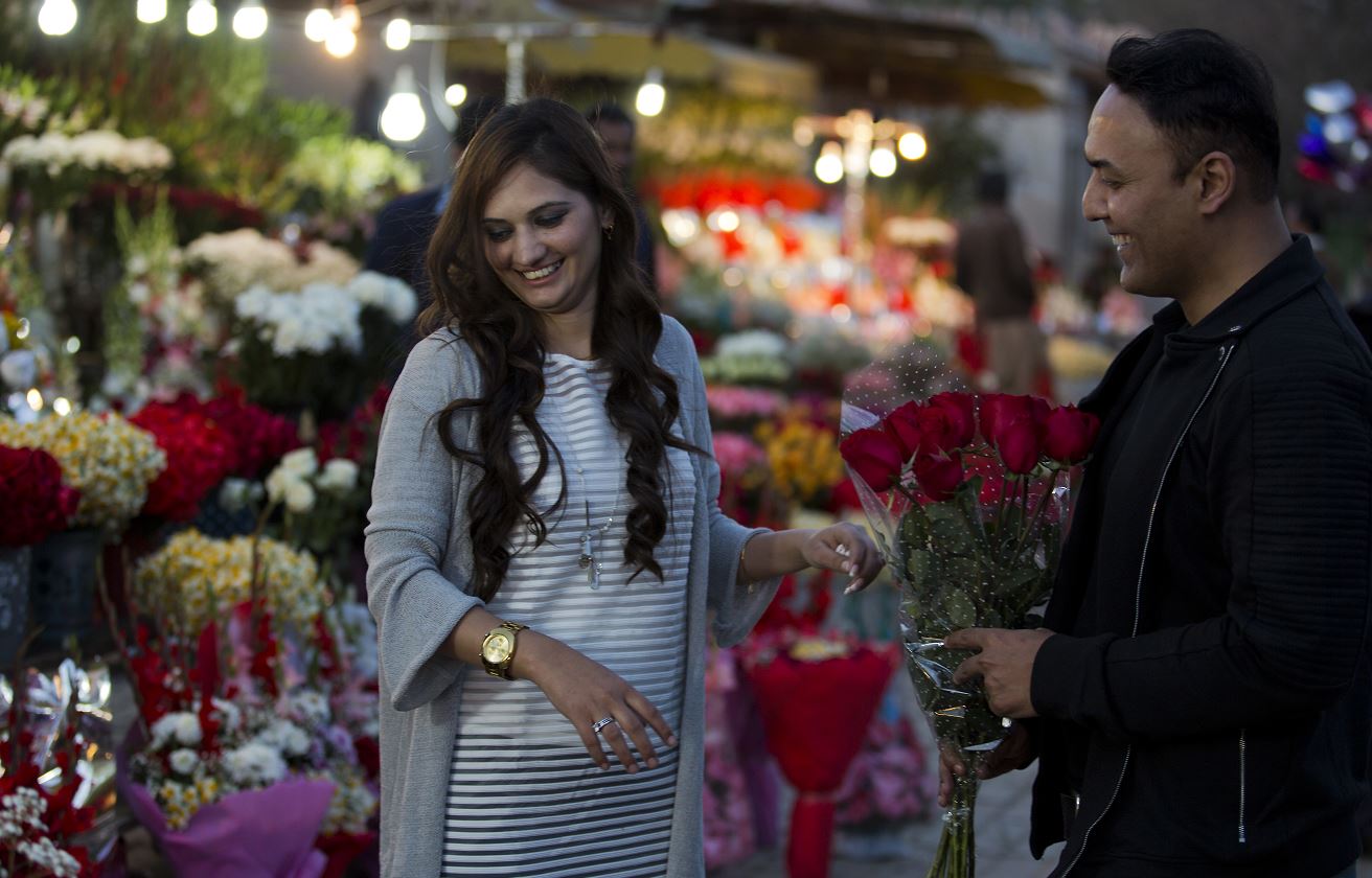 Celebran el Día de San Valentín en Islamabad, capital de Pakistán (AP)