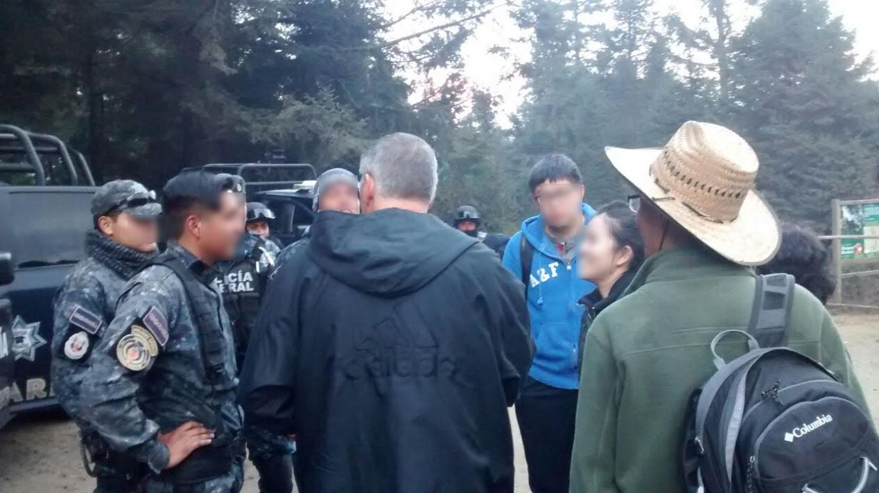 Policía Federal rescata a tres chinos y un mexicano perdidos en zona serrana de Michoacán