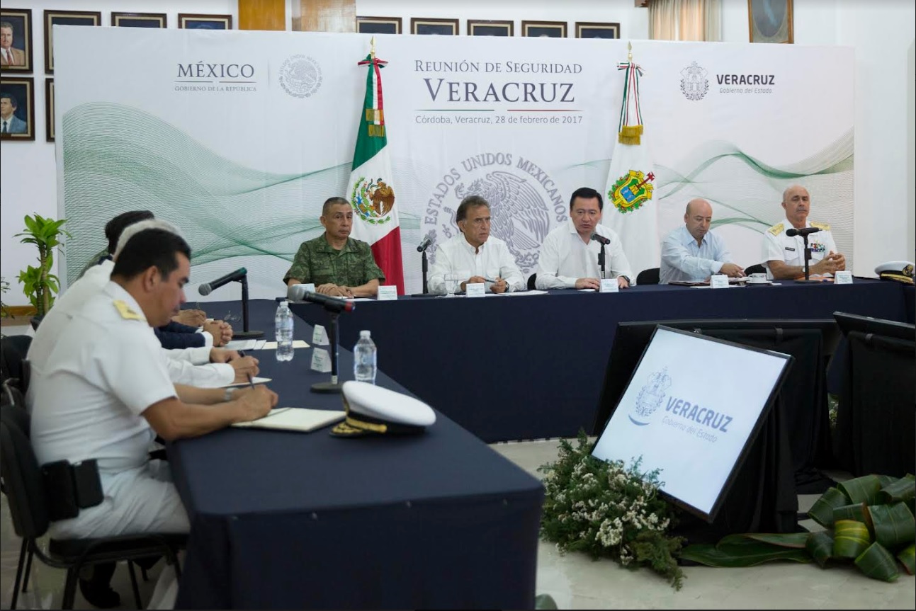 El secretario de Gobernación analiza la estrategia de seguridad en Veracruz; funcionarios federales, estatales y municipales participan en la reunión (Segob)