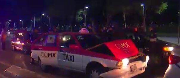 Taxi impacta un vehículo particular sobre el Hemiciclo a Juárez, en la CDMX; hay un lesionado. (Noticieros Televisa)