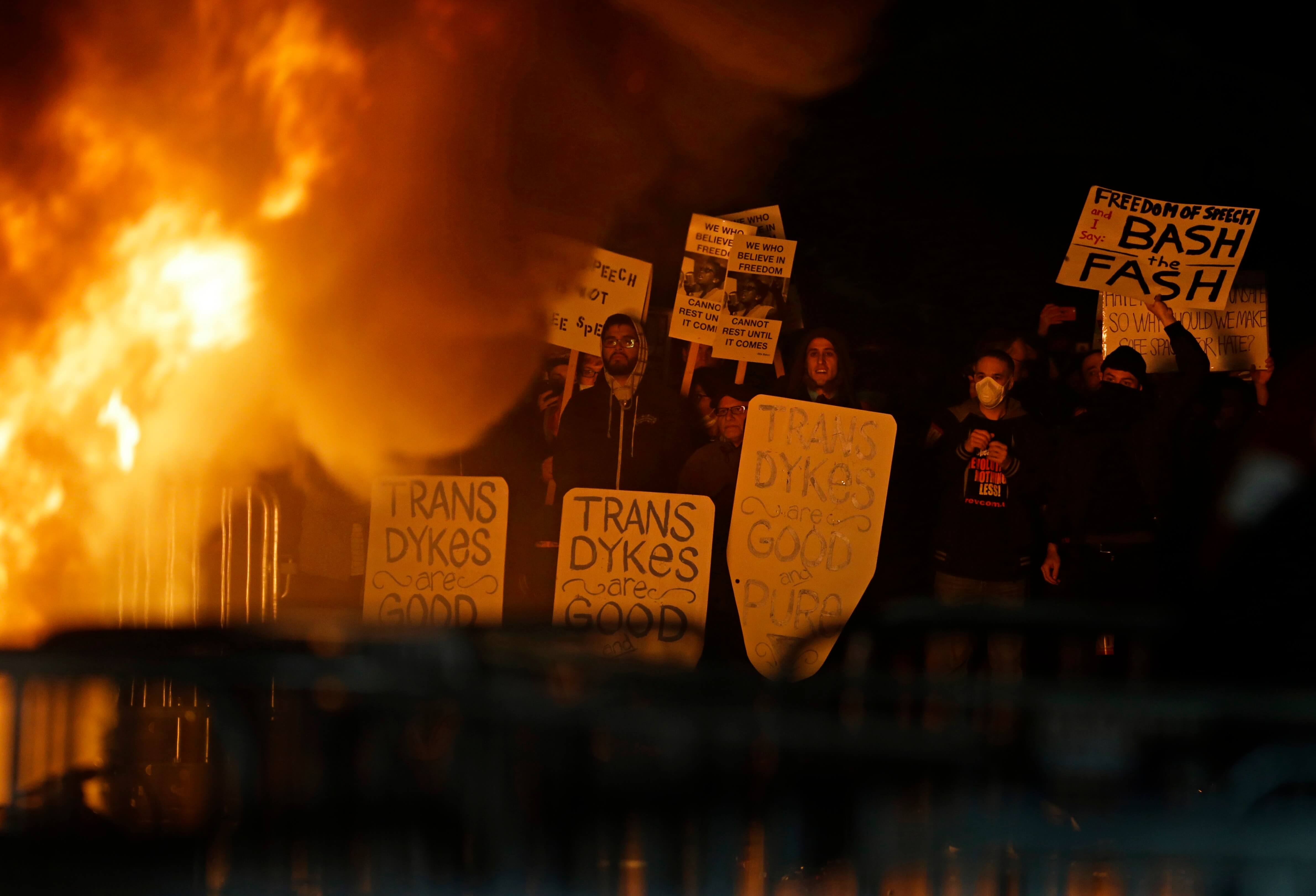 Cientos de personas protestan en la Universidad de Berkeley, en California