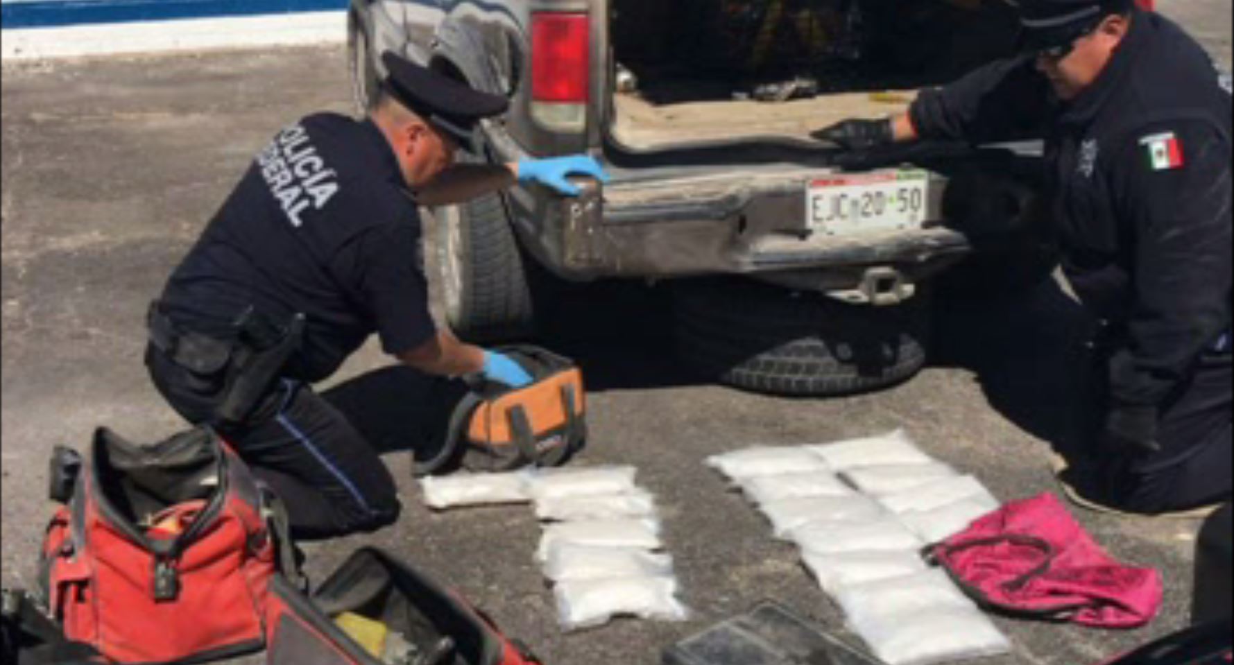 Policía Federal decomisa casi 8 kilos de metanfetamina cerca de Ciudad Juárez, Chihuahua