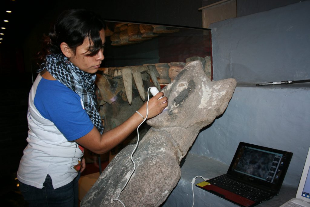 A partir del análisis de la policromía en escultura de Coyolxauhqui se reveló la identidad de nueve tallas; deidades del pulque y la lluvia son revelados